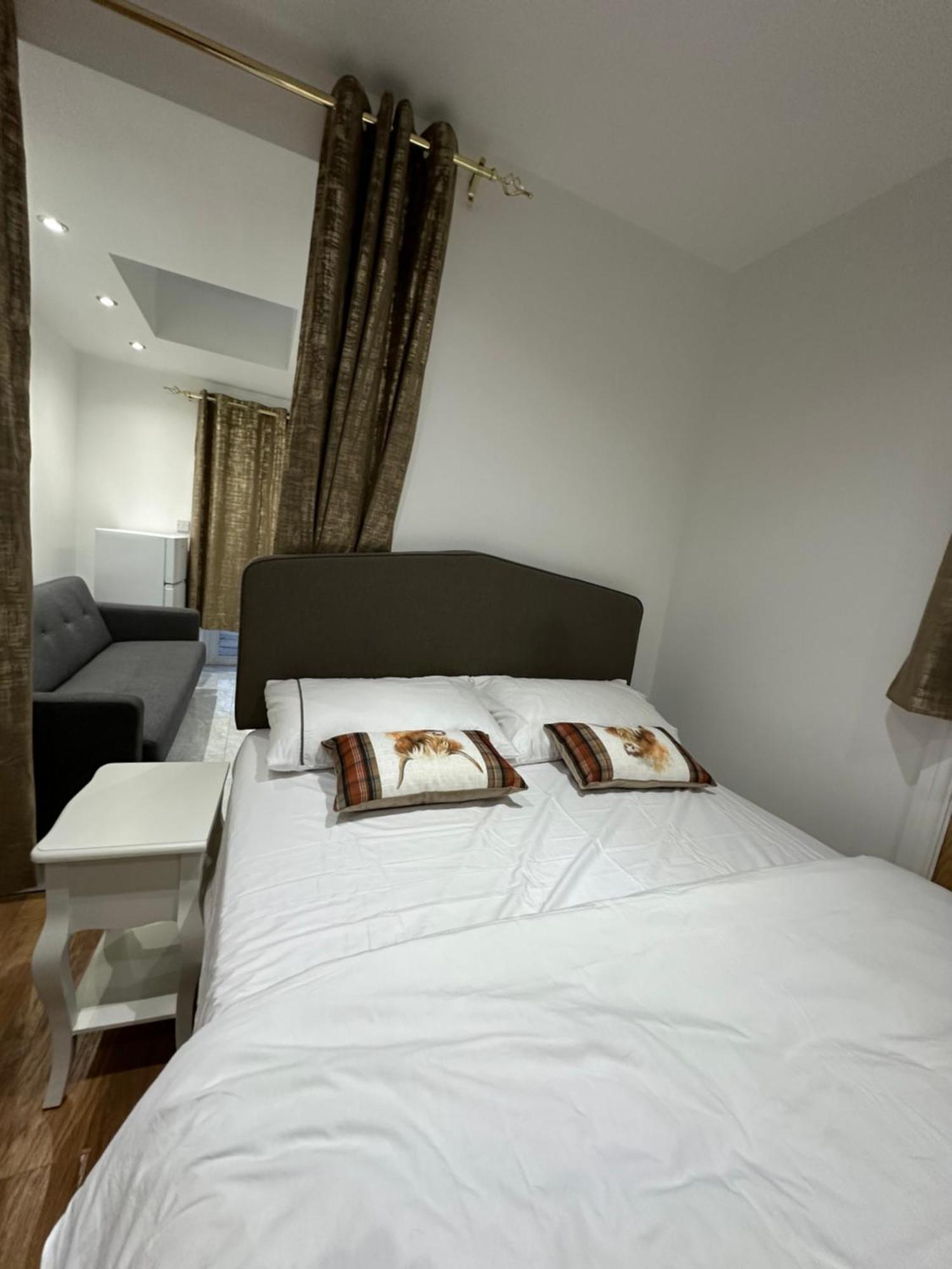 4Th Studio Flat With Private Own Bathroom A London Luxury Family Home Setup And Furnished With Double Bed Plus A Double Futon-Sofa Bed A Single Futon Bed A Baby Cot And Garden And Free Parking Londres Exterior foto
