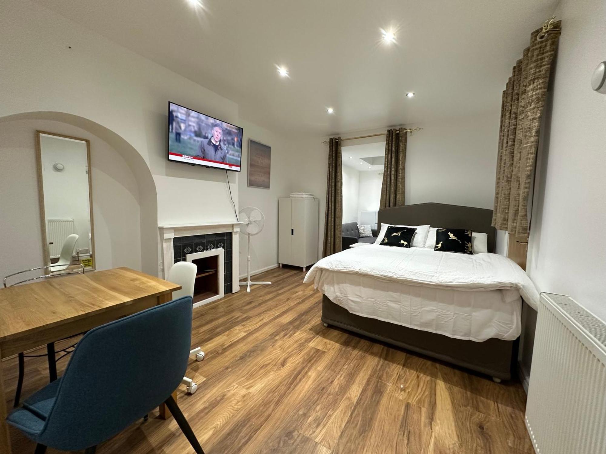 4Th Studio Flat With Private Own Bathroom A London Luxury Family Home Setup And Furnished With Double Bed Plus A Double Futon-Sofa Bed A Single Futon Bed A Baby Cot And Garden And Free Parking Londres Exterior foto