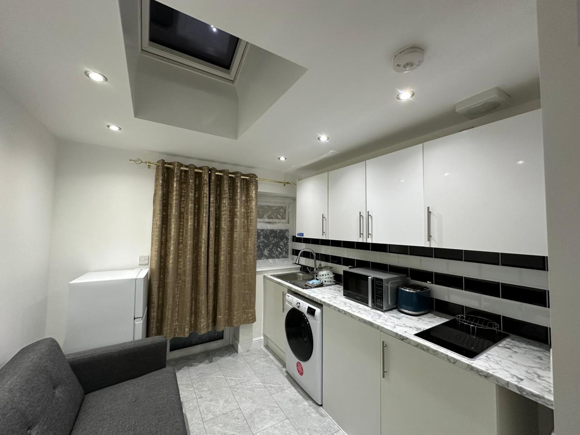 4Th Studio Flat With Private Own Bathroom A London Luxury Family Home Setup And Furnished With Double Bed Plus A Double Futon-Sofa Bed A Single Futon Bed A Baby Cot And Garden And Free Parking Londres Exterior foto