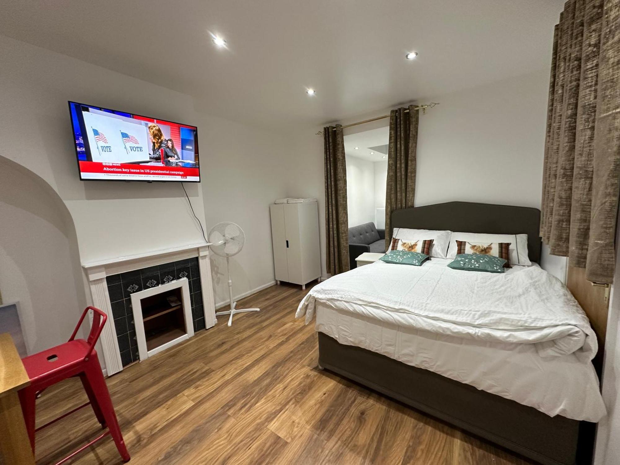 4Th Studio Flat With Private Own Bathroom A London Luxury Family Home Setup And Furnished With Double Bed Plus A Double Futon-Sofa Bed A Single Futon Bed A Baby Cot And Garden And Free Parking Londres Exterior foto