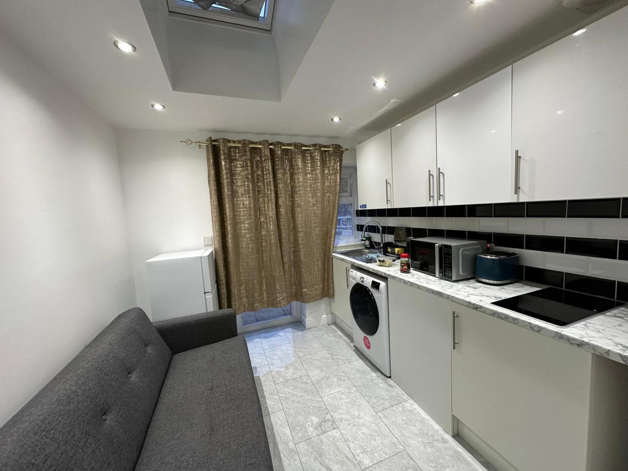 4Th Studio Flat With Private Own Bathroom A London Luxury Family Home Setup And Furnished With Double Bed Plus A Double Futon-Sofa Bed A Single Futon Bed A Baby Cot And Garden And Free Parking Londres Exterior foto
