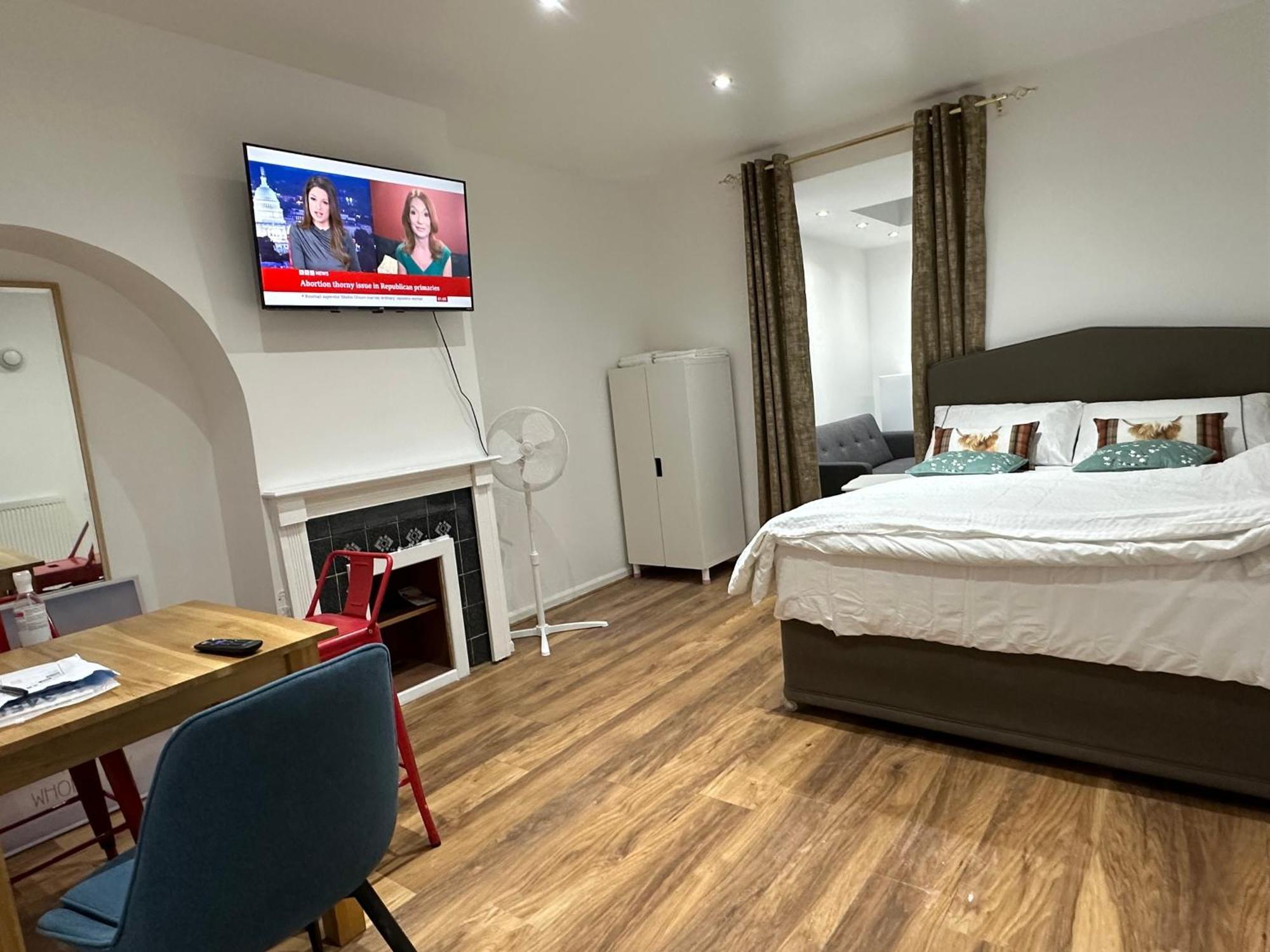 4Th Studio Flat With Private Own Bathroom A London Luxury Family Home Setup And Furnished With Double Bed Plus A Double Futon-Sofa Bed A Single Futon Bed A Baby Cot And Garden And Free Parking Londres Exterior foto