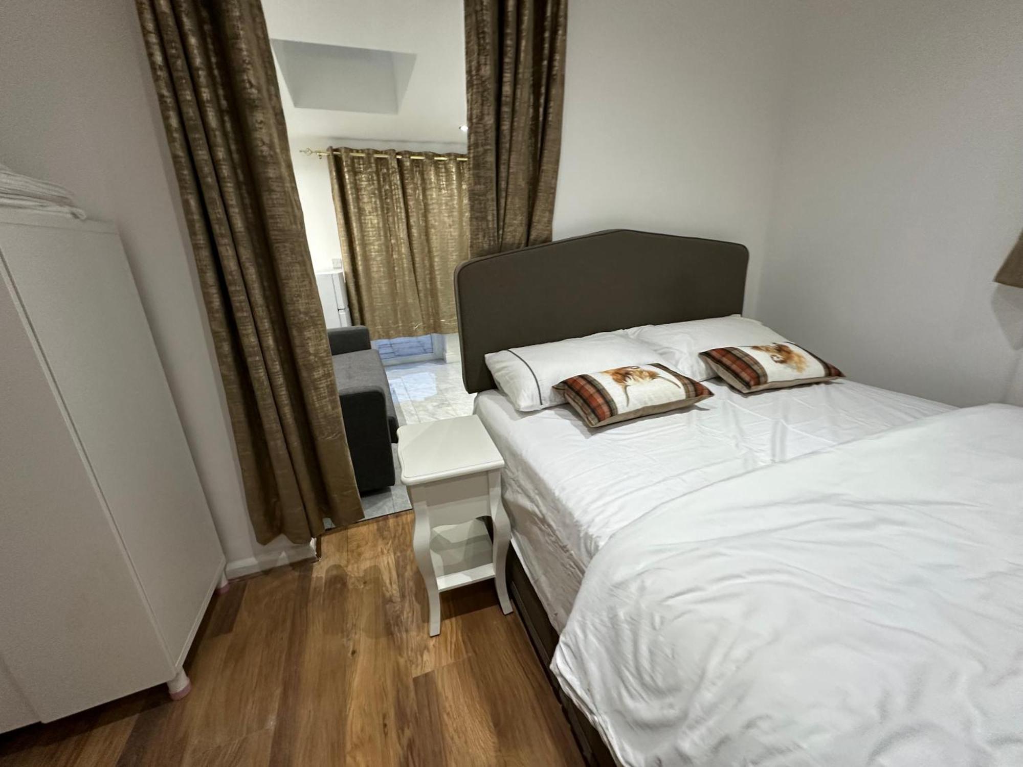 4Th Studio Flat With Private Own Bathroom A London Luxury Family Home Setup And Furnished With Double Bed Plus A Double Futon-Sofa Bed A Single Futon Bed A Baby Cot And Garden And Free Parking Londres Exterior foto
