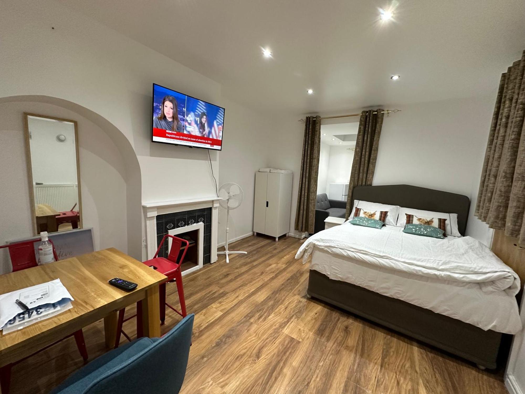4Th Studio Flat With Private Own Bathroom A London Luxury Family Home Setup And Furnished With Double Bed Plus A Double Futon-Sofa Bed A Single Futon Bed A Baby Cot And Garden And Free Parking Londres Exterior foto