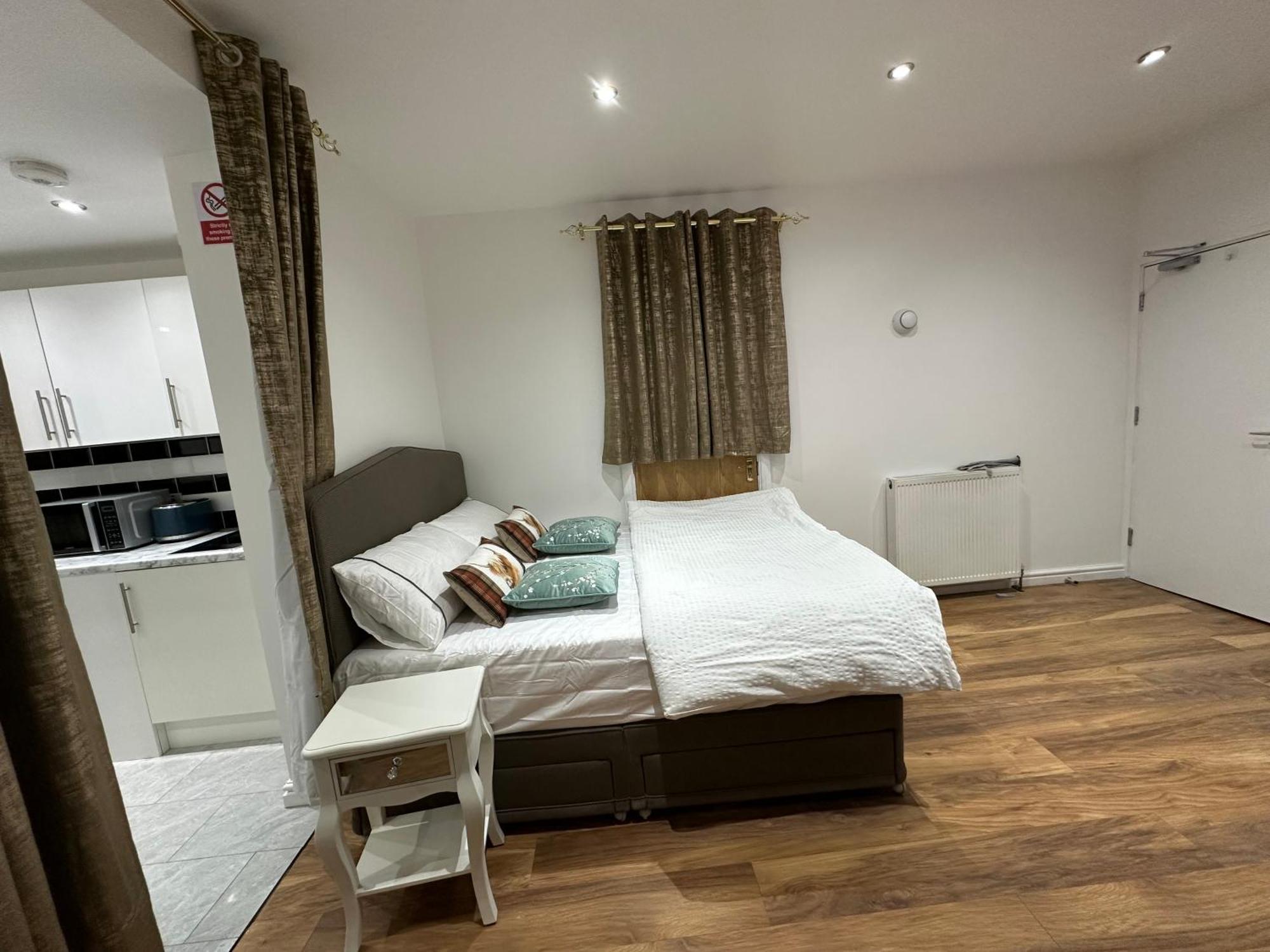 4Th Studio Flat With Private Own Bathroom A London Luxury Family Home Setup And Furnished With Double Bed Plus A Double Futon-Sofa Bed A Single Futon Bed A Baby Cot And Garden And Free Parking Londres Exterior foto