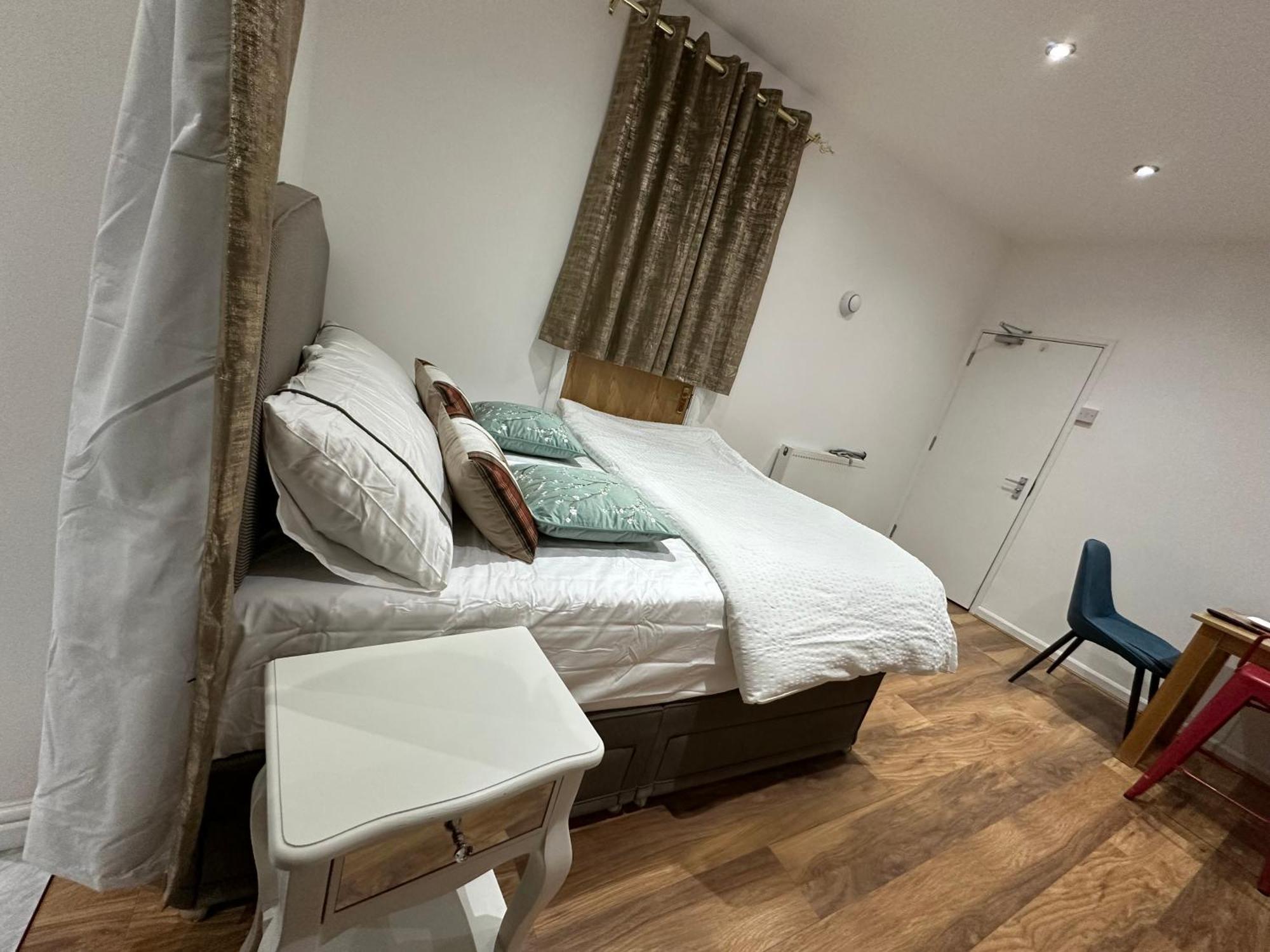 4Th Studio Flat With Private Own Bathroom A London Luxury Family Home Setup And Furnished With Double Bed Plus A Double Futon-Sofa Bed A Single Futon Bed A Baby Cot And Garden And Free Parking Londres Exterior foto