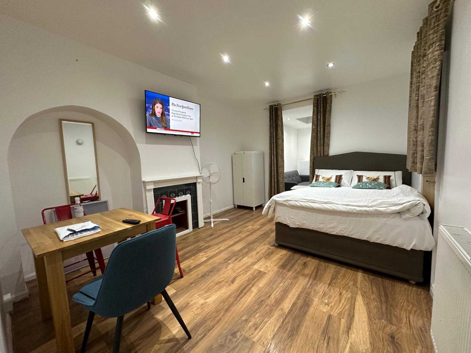 4Th Studio Flat With Private Own Bathroom A London Luxury Family Home Setup And Furnished With Double Bed Plus A Double Futon-Sofa Bed A Single Futon Bed A Baby Cot And Garden And Free Parking Londres Exterior foto