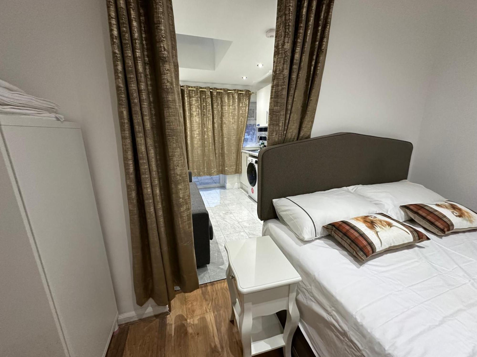 4Th Studio Flat With Private Own Bathroom A London Luxury Family Home Setup And Furnished With Double Bed Plus A Double Futon-Sofa Bed A Single Futon Bed A Baby Cot And Garden And Free Parking Londres Exterior foto