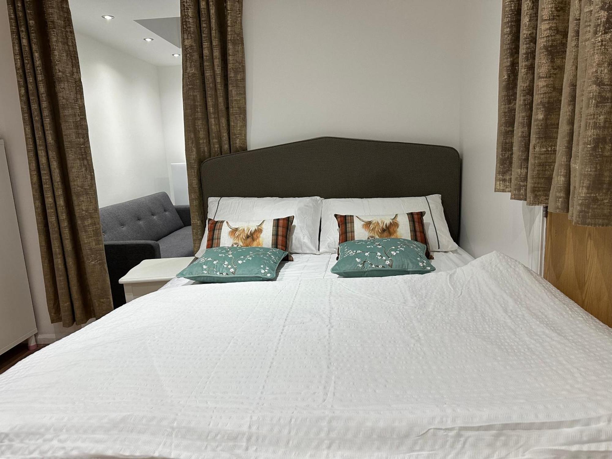 4Th Studio Flat With Private Own Bathroom A London Luxury Family Home Setup And Furnished With Double Bed Plus A Double Futon-Sofa Bed A Single Futon Bed A Baby Cot And Garden And Free Parking Londres Exterior foto