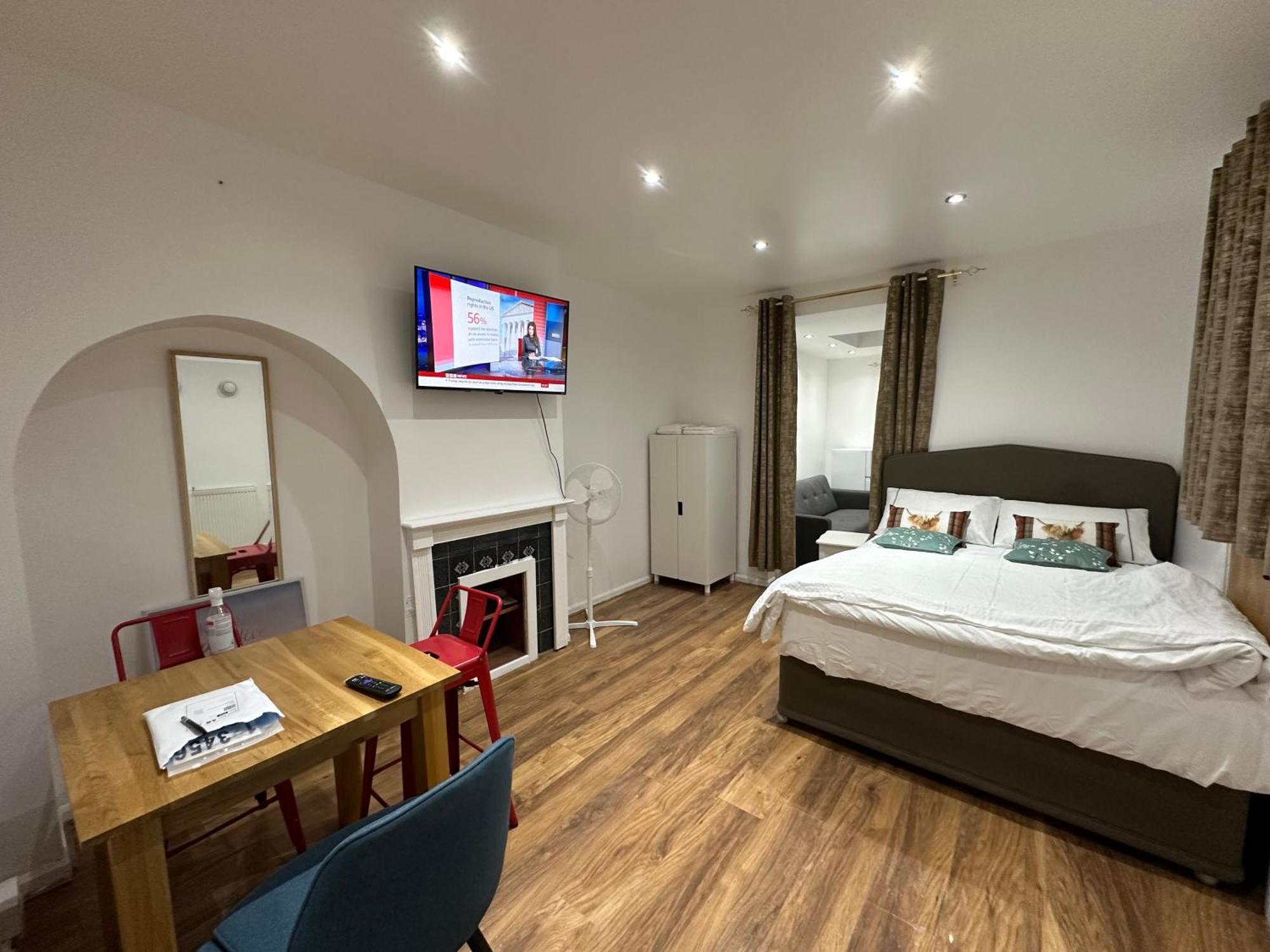 4Th Studio Flat With Private Own Bathroom A London Luxury Family Home Setup And Furnished With Double Bed Plus A Double Futon-Sofa Bed A Single Futon Bed A Baby Cot And Garden And Free Parking Londres Exterior foto