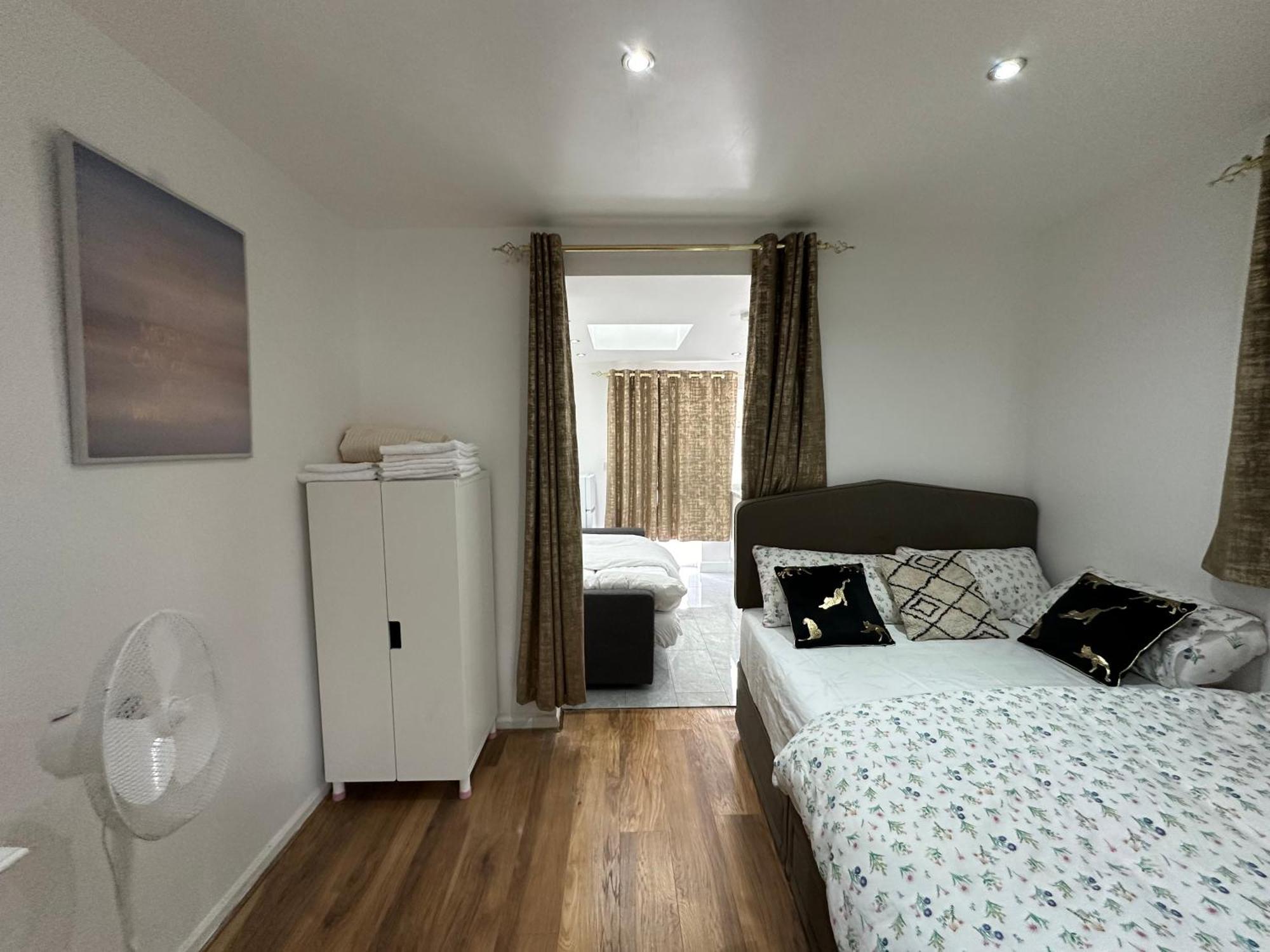 4Th Studio Flat With Private Own Bathroom A London Luxury Family Home Setup And Furnished With Double Bed Plus A Double Futon-Sofa Bed A Single Futon Bed A Baby Cot And Garden And Free Parking Londres Exterior foto