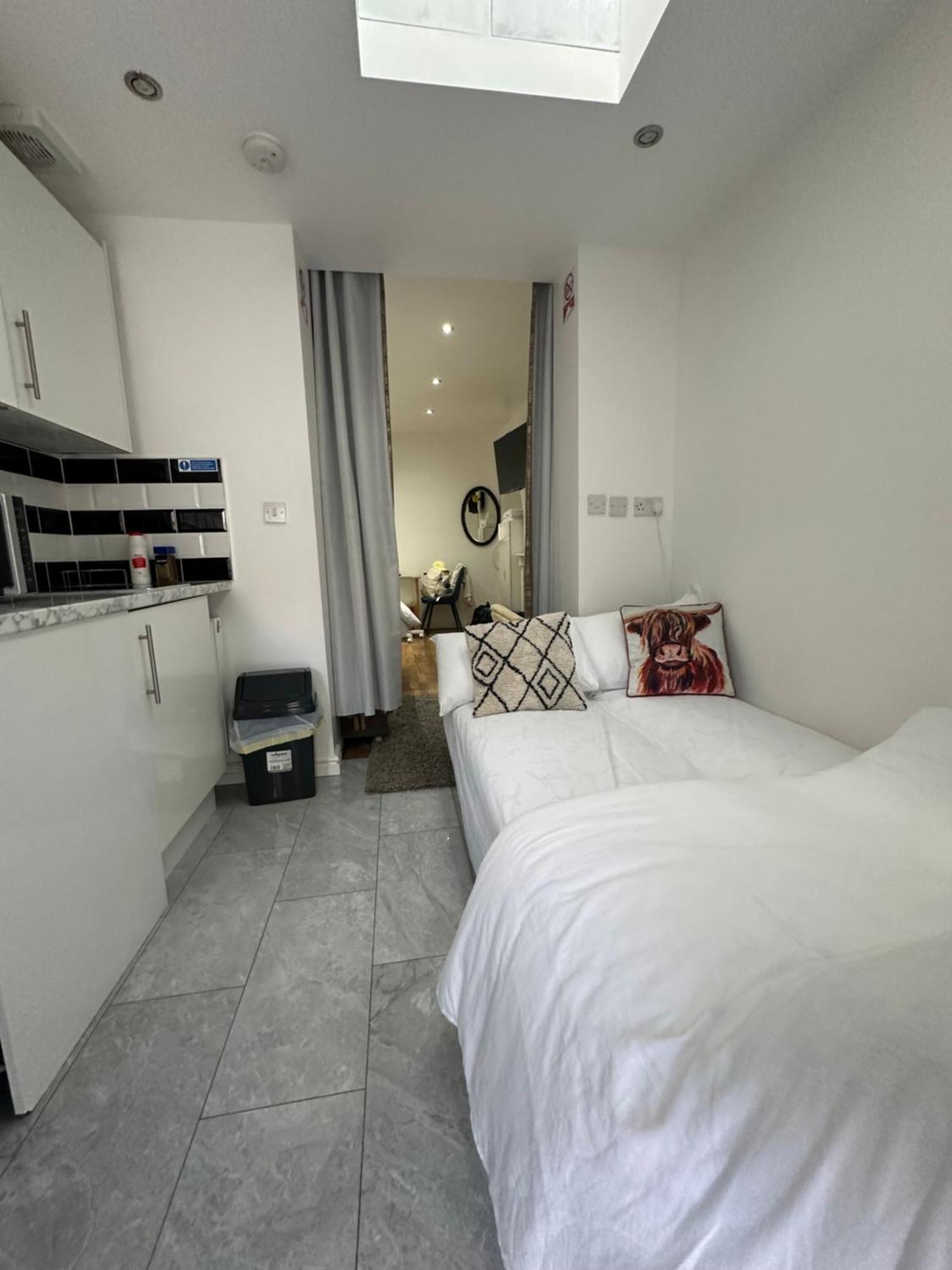 4Th Studio Flat With Private Own Bathroom A London Luxury Family Home Setup And Furnished With Double Bed Plus A Double Futon-Sofa Bed A Single Futon Bed A Baby Cot And Garden And Free Parking Londres Exterior foto